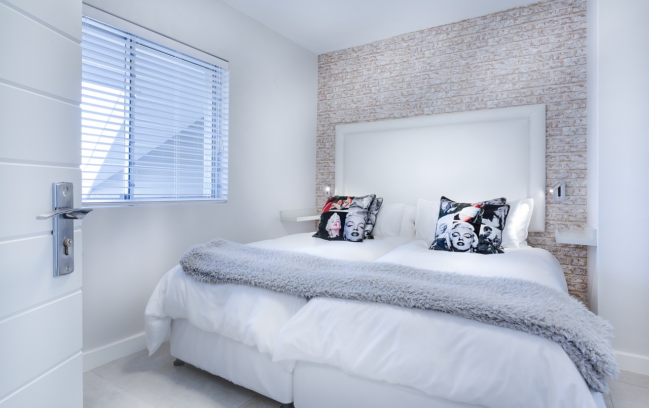 modern minimalist bedroom, bedroom, bed-3147893.jpg
